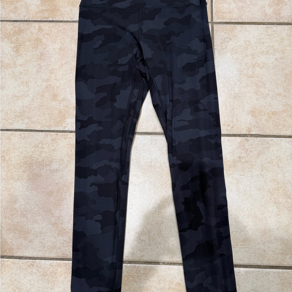 lululemon athletica Black Camo High-Rise Leggings size 6 women’s